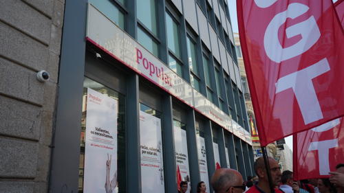 Más movilizaciones en contra de las prolongaciones de jornada en Banco Santander - Banco Popular